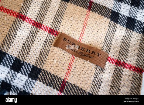 come riconoscere una burberry falsa|burberry bag identification.